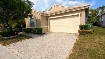 1481 SW 105th Ave in Pembroke Pines, FL - Building Photo