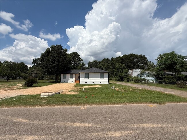 24010 Perkins Rd in Porter, TX - Foto de edificio - Building Photo