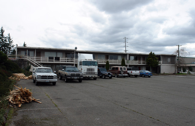 Coronet Apartments in Tacoma, WA - Building Photo - Building Photo