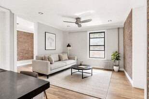 2100 2nd Ave, Unit 4 in New York, NY - Building Photo