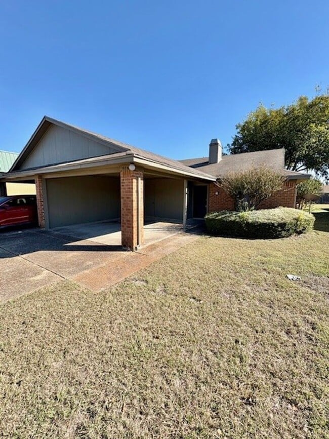 property at 204-206 Zuni Dr