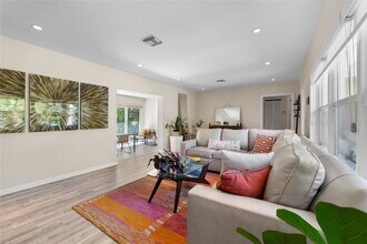 726 NE 19th Ave in Fort Lauderdale, FL - Building Photo - Building Photo