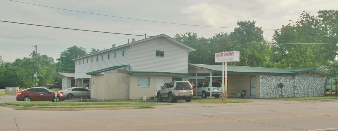 301 E Main St in Stroud, OK - Building Photo