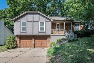 6410 NW Hilldale Dr in Kansas City, MO - Building Photo