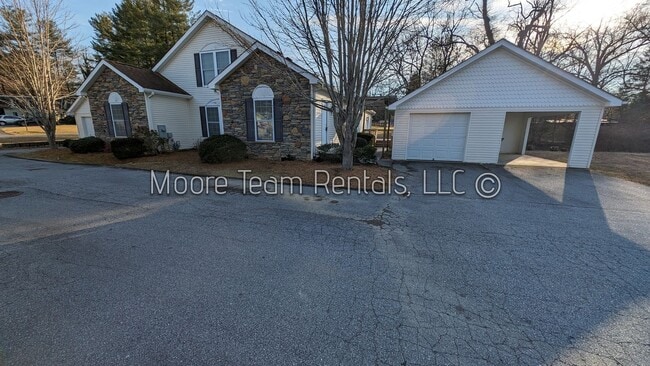 property at 74 Turnabout Ln