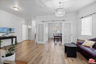 2963 San Marino St in Los Angeles, CA - Building Photo - Building Photo