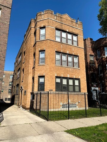 8236 S Ellis Ave in Chicago, IL - Building Photo