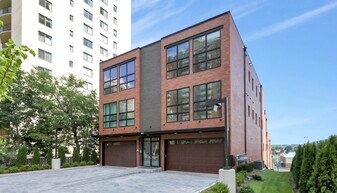 140 Comet Way, Unit C2 in Hackensack, NJ - Building Photo