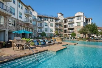 Villaggio in Mansfield, TX - Foto de edificio - Building Photo