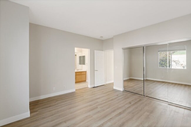 470 Navarro Way in San Jose, CA - Foto de edificio - Building Photo