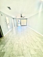 4023 Briarglen Dr, Unit 2 in Dickinson, TX - Building Photo - Building Photo