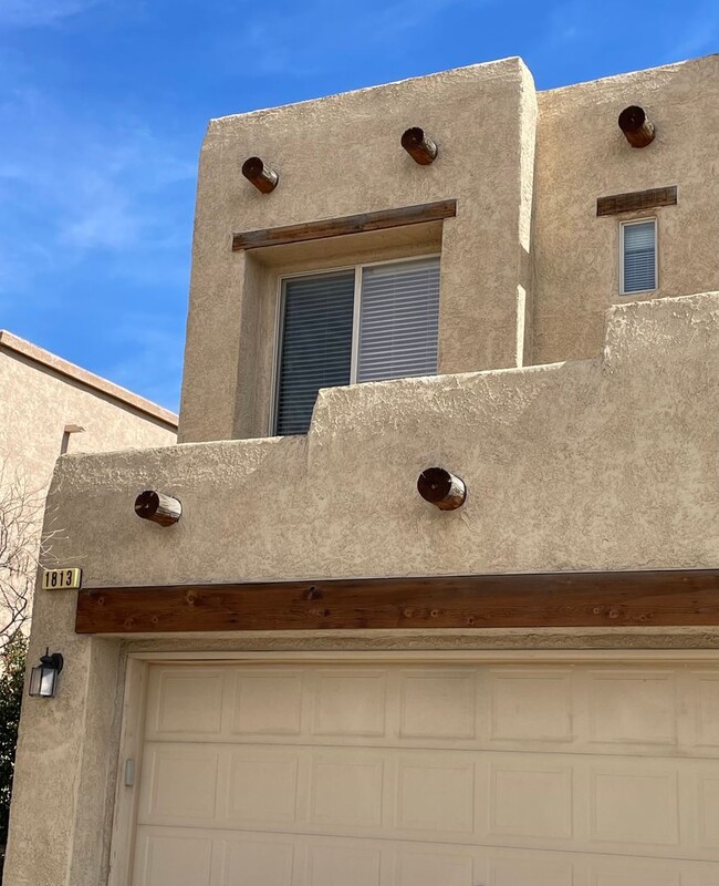 1813 Cortina Loop SE