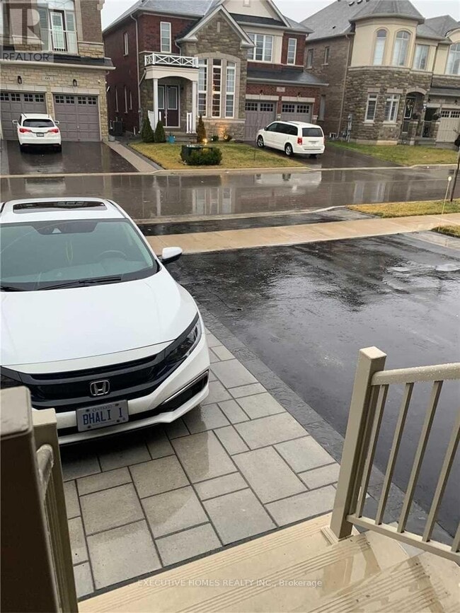 59 Golden Hawk Dr in Hamilton, ON - Building Photo - Building Photo