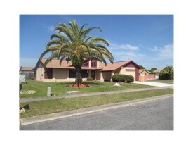 1129 Fuchsia Dr in Holiday, FL - Building Photo