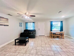 5202 Laurel Pl in Clearwater, FL - Building Photo - Building Photo