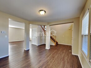 2123 Red Oak Dr in Round Lake, IL - Building Photo - Building Photo