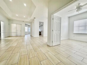11300 NW 48th Ter in Doral, FL - Building Photo - Building Photo