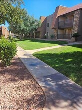 5081 River Glen Dr in Las Vegas, NV - Building Photo - Building Photo