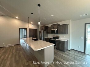 3 Bedroom 2 Bathroom Home for Rent in Sioux Falls, SD - Foto de edificio - Building Photo