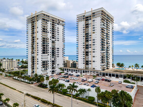 Quadomain Valencia Tower in Hollywood, FL - Building Photo - Primary Photo