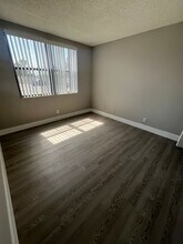 744 Executive Center Dr in West Palm Beach, FL - Building Photo - Building Photo