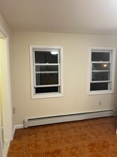 134 S Broadway, Unit B in South Amboy, NJ - Foto de edificio - Building Photo