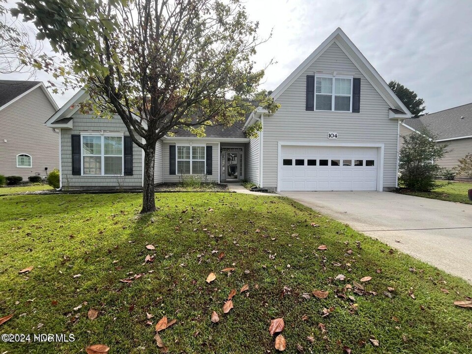 104 E Stockton Pl in Hampstead, NC - Building Photo