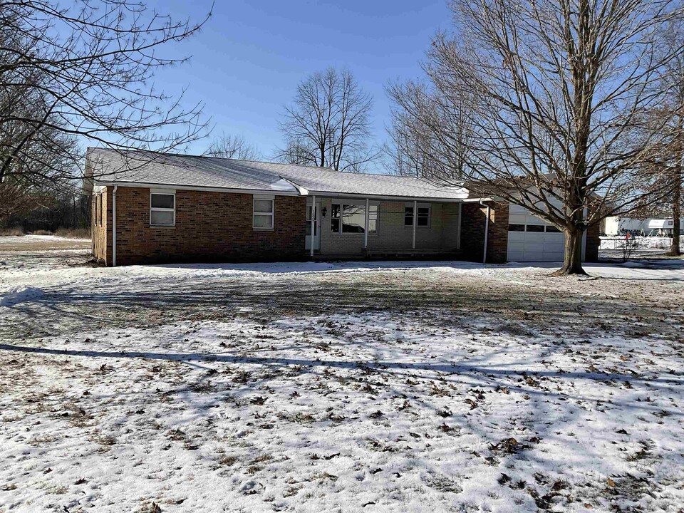 16907 Indianapolis Rd in Yoder, IN - Building Photo