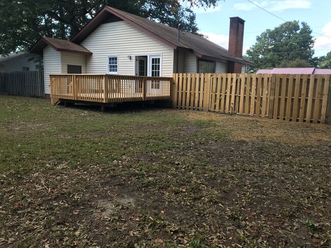 112 Sycamore St in Dunn, NC - Building Photo - Building Photo