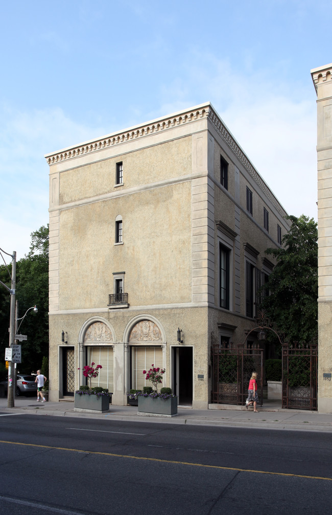 1050 Yonge St in Toronto, ON - Building Photo - Building Photo