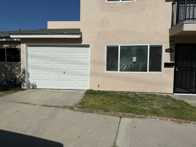 3275 Saturn Ave in Huntington Park, CA - Building Photo - Building Photo