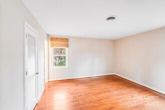 5001 Vescova Ct in Charlotte, NC - Building Photo - Building Photo