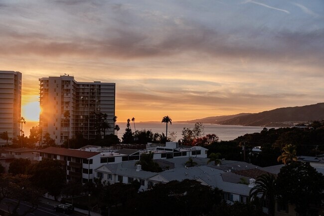 San Vicente Tower in Santa Monica, CA - Building Photo - Building Photo