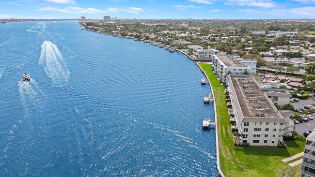property at 52 Yacht Club Dr