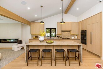 5305 Allott Ave in Los Angeles, CA - Building Photo - Building Photo