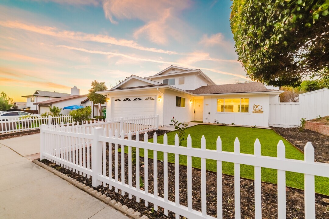 3163 Camarillo Ave in Oceanside, CA - Building Photo