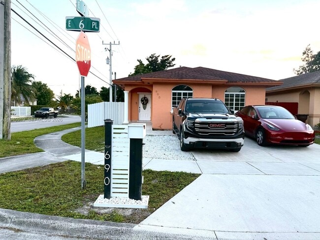 property at 690 E 6th Pl