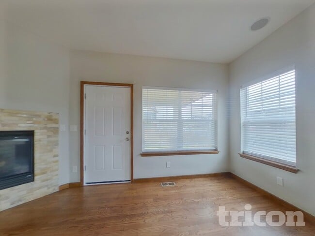 6313 N Genoa Way in Aurora, CO - Building Photo - Building Photo