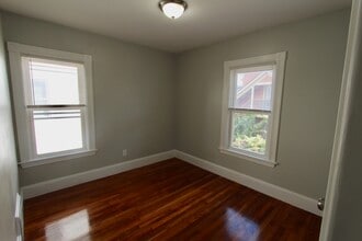 34 Russell St, Unit 2 in Malden, MA - Building Photo - Building Photo