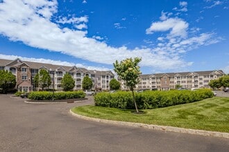 Montage at Hamilton Apartments 55+ Community in Hamilton, NJ - Foto de edificio - Building Photo