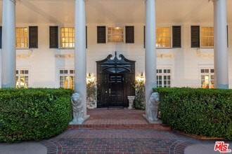 1148 Coldwater Canyon Dr in Beverly Hills, CA - Building Photo - Building Photo