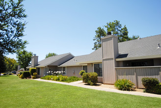 Bridgeview Apartments in Madera, CA - Building Photo - Building Photo