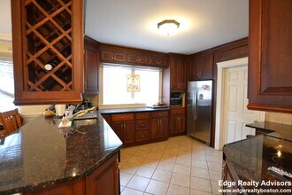 70 S Hobart St, Unit 1 in Boston, MA - Building Photo - Building Photo