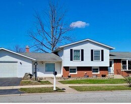 31 Monticello Dr in Dyer, IN - Building Photo