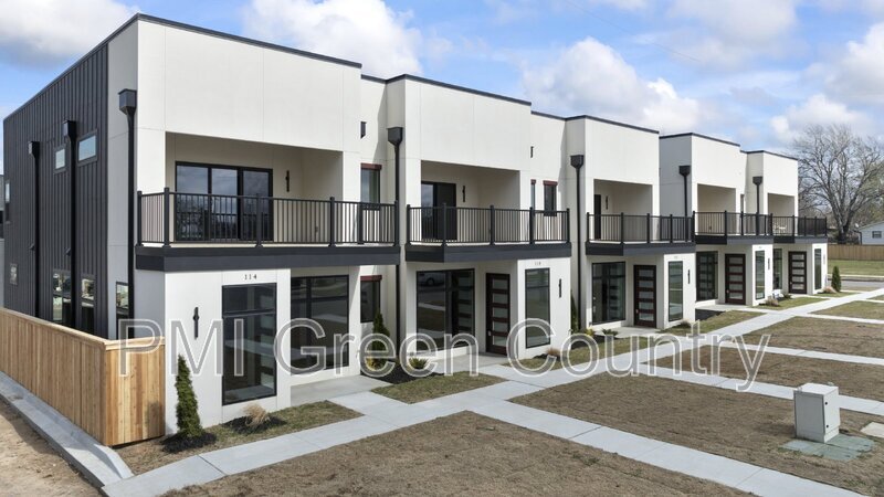 114 E Elgin St in Broken Arrow, OK - Building Photo