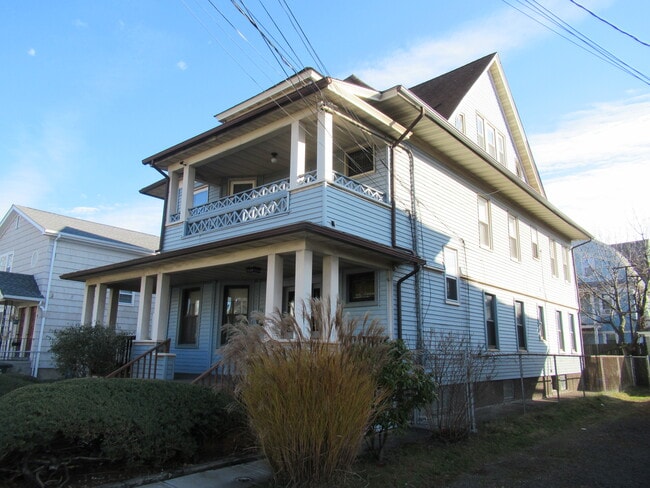 55 Eaton St, Unit 55 Eaton Street 2nd floor in Bridgeport, CT - Building Photo - Building Photo