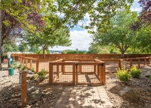 Mountain Meadows in Troutdale, OR - Building Photo - Building Photo