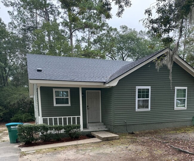 property at 1033 Ash St Ext