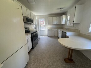 653 NE 9th St in Bend, OR - Building Photo - Building Photo