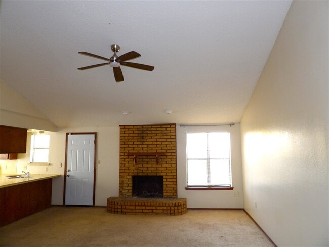 813 SW Chaucer Dr in Lawton, OK - Building Photo - Building Photo